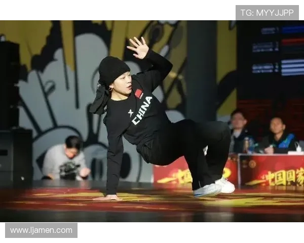 南京极限运动队在世界街舞大赛中以100分稳居积分榜首位