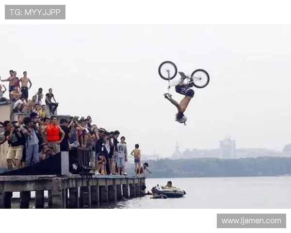 武汉极限运动队引发的意识形态争议与社会反响探讨