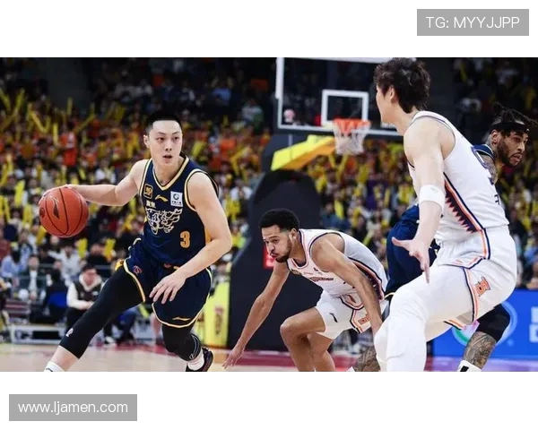 2015年CBA季后赛广东队与山东队激战回顾与精彩瞬间分析