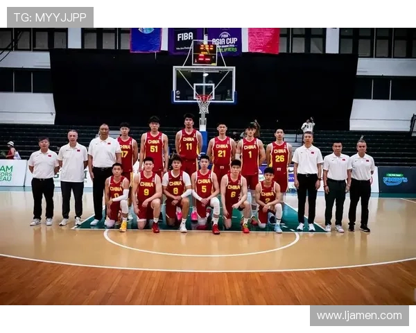 中国男篮迎战黑山男篮全力争胜展现团队实力与拼搏精神 中国男篮迎战黑山男篮全力争胜展现团队实力与拼搏精神